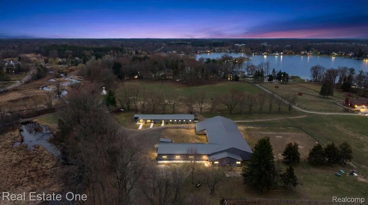 1050 Oxbow Lake Road, White Lake, MI 48386 - #1