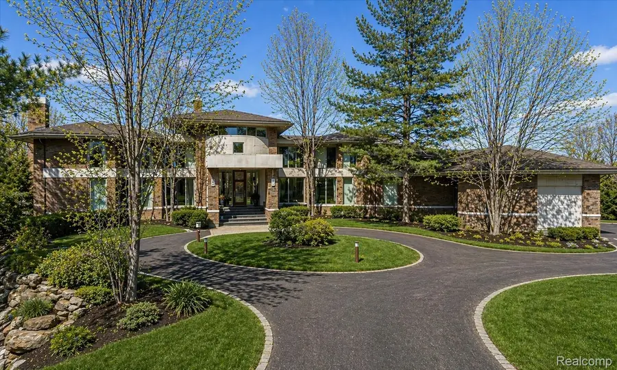 1208 Hidden Lake Drive, Bloomfield, MI 48302 - #2