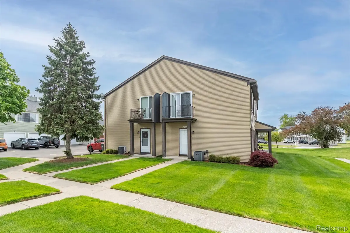 42564 Saratoga Road #31, Canton, MI 48187 - #1