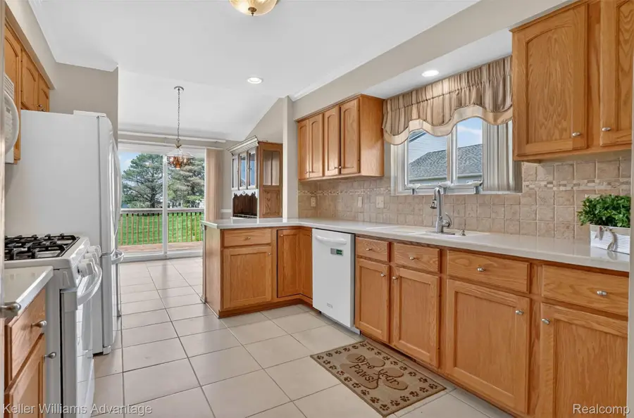 761 Knollwood Circle, South Lyon, MI 48178 - #3