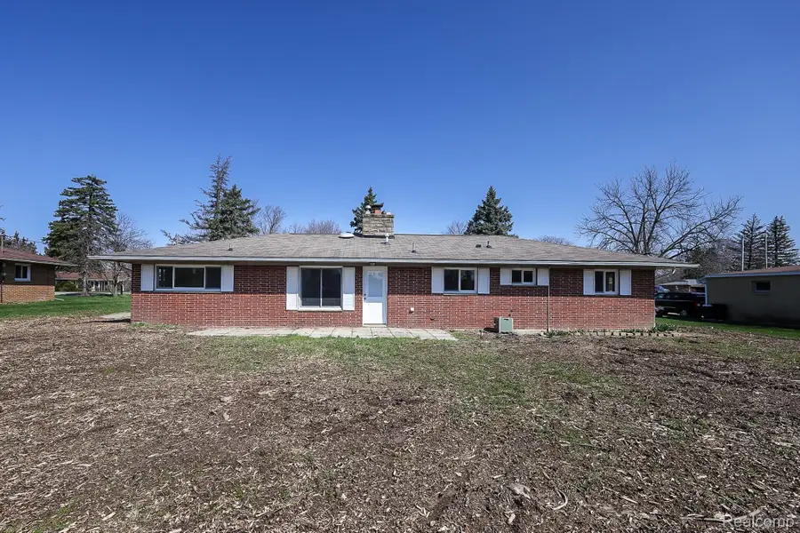 2462 Green Acres Drive, Grand Blanc, MI 48439 - #3