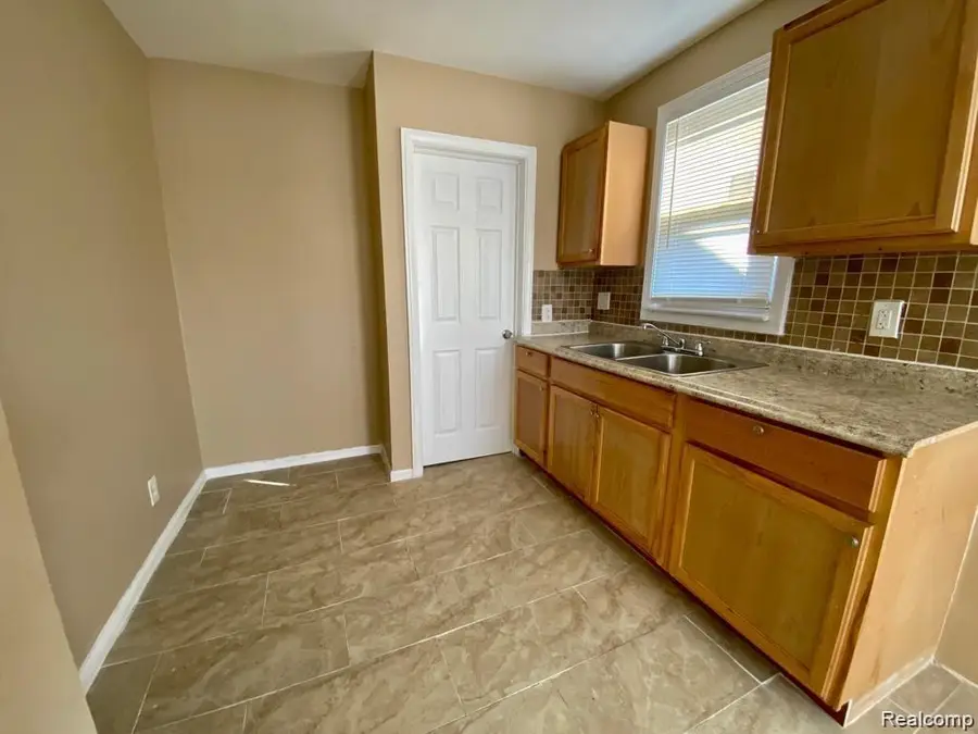9156 Winthrop Street, Detroit, MI 48228 - #2