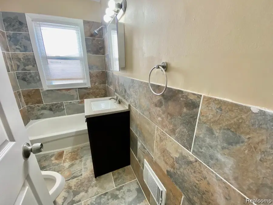 9156 Winthrop Street, Detroit, MI 48228 - #3