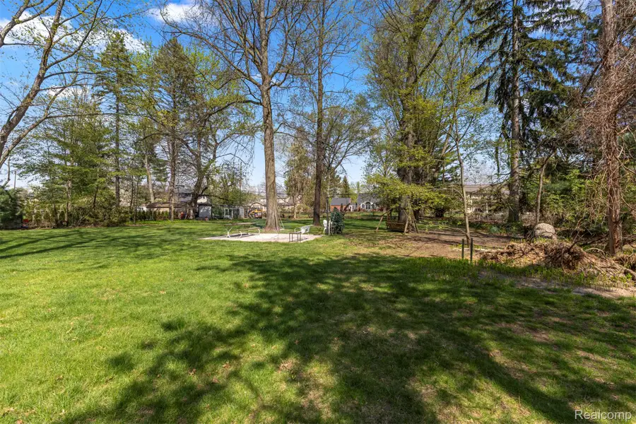 214 N Evangeline Street, Dearborn Heights, MI 48127 - #2