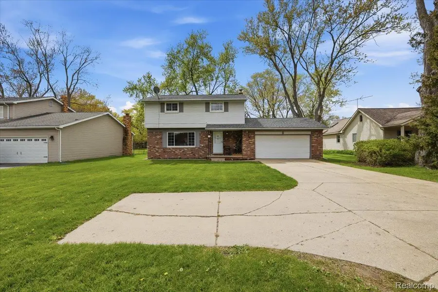 2735 N Williams Lake Road, Waterford, MI 48329 - #2