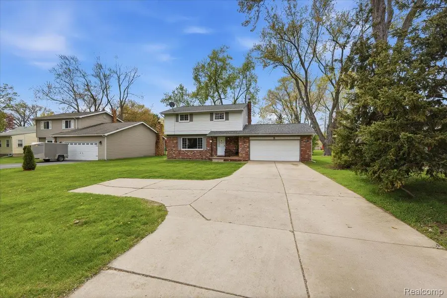 2735 N Williams Lake Road, Waterford, MI 48329 - #3