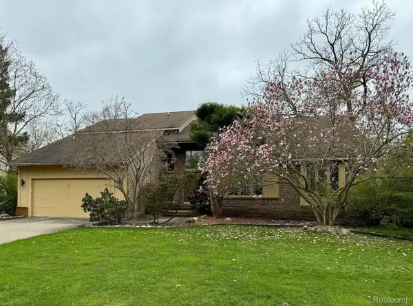3234 Pine Lake Road, WestBloomfield, MI 48324