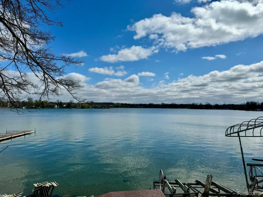 3234 Pine Lake Road, West Bloomfield, MI 48324 - #2