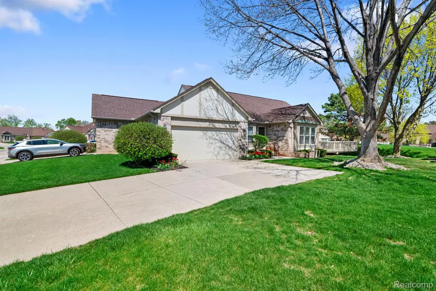 15487 Orchard Ridge Drive, Clinton, MI 48038 - #2