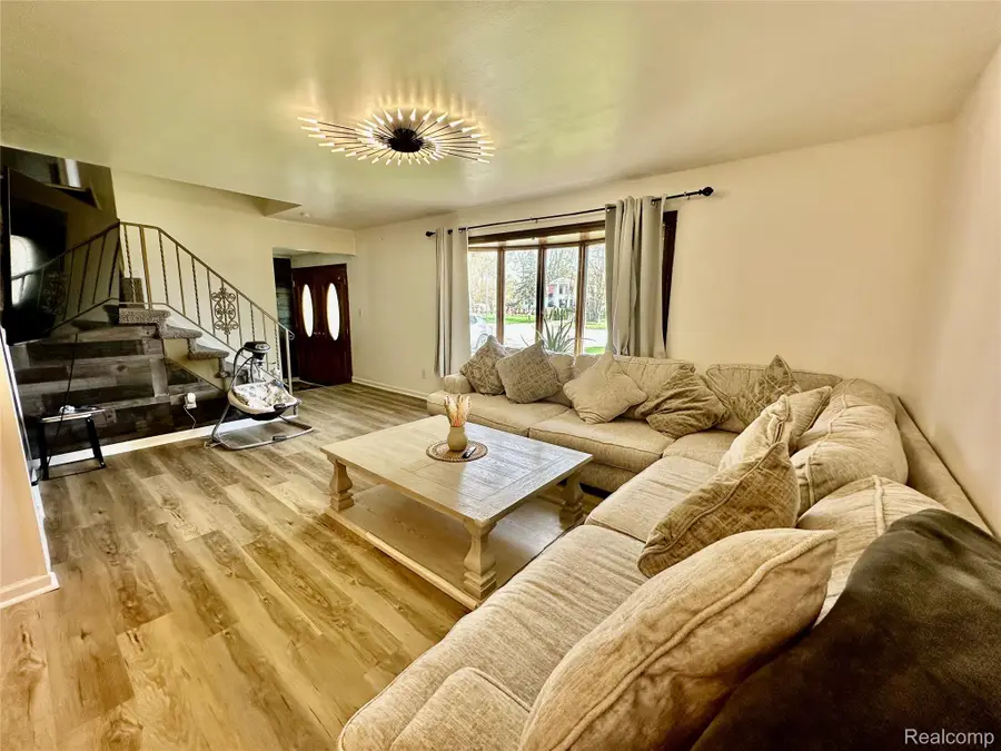 25880 Cherry Hill Road, Dearborn Heights, MI 48127 - #2