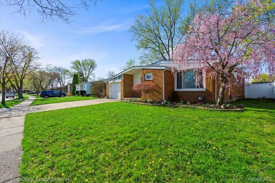 22518 Sunnyside Street, Saint Clair Shores, MI 48080 - #3