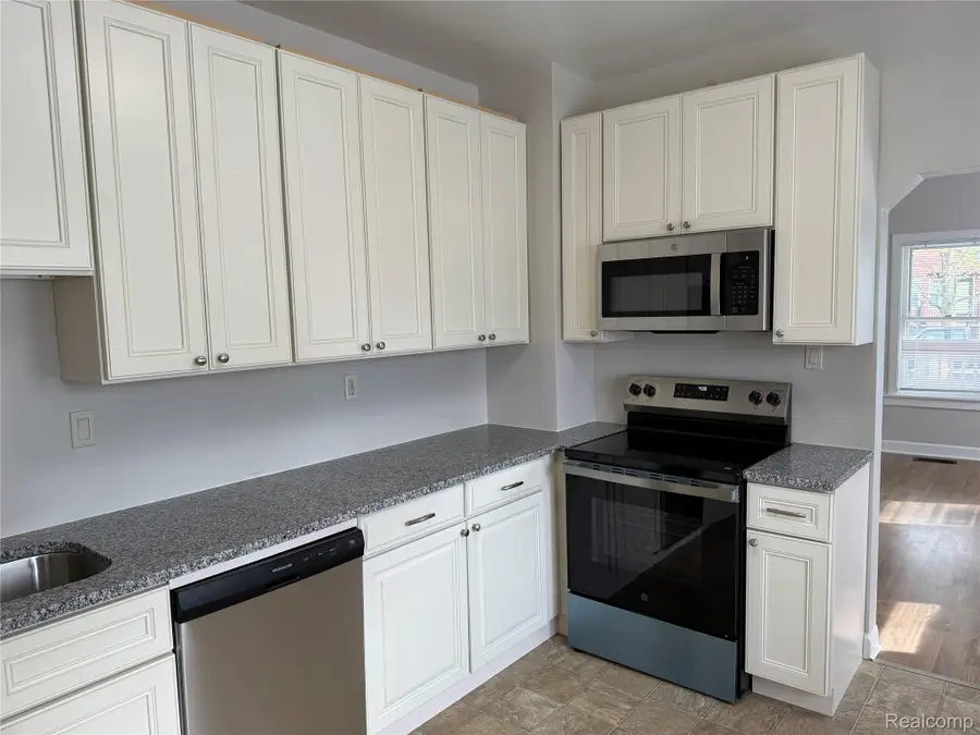 261 Academy Street, Ferndale, MI 48220 - #3