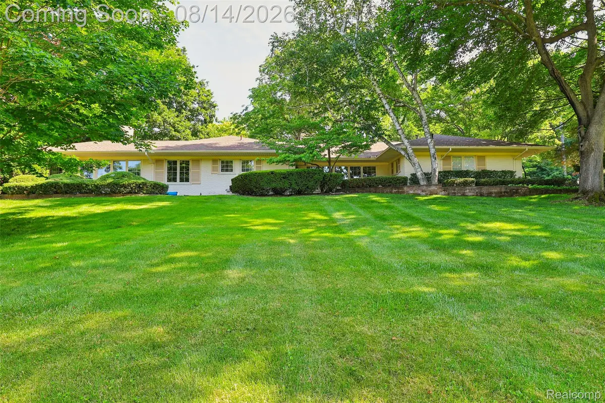 3821 Lakecrest Drive Drive, Bloomfield, MI 48304 - #1