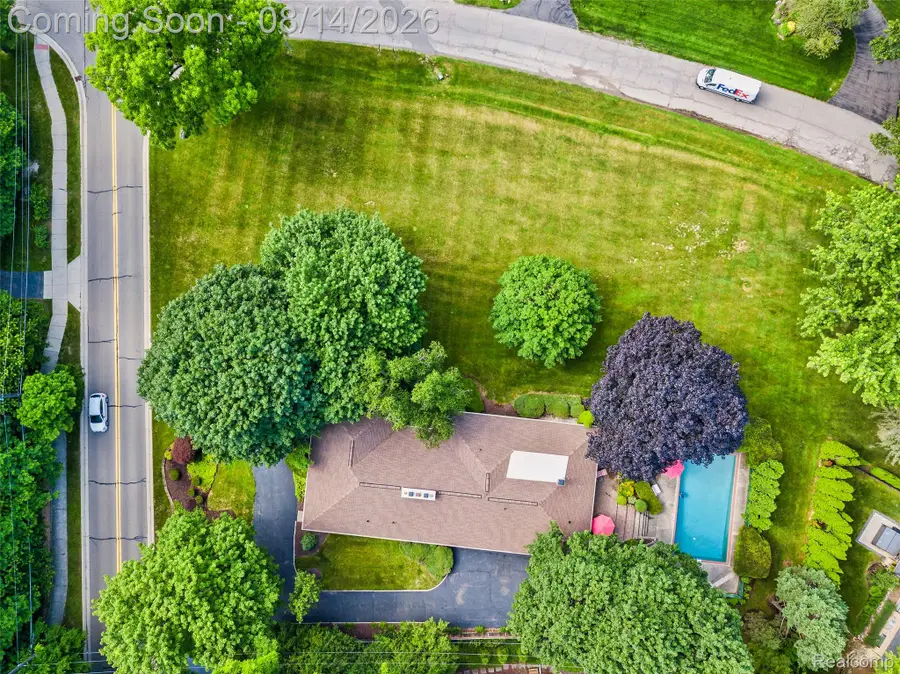 3821 Lakecrest Drive Drive, Bloomfield, MI 48304 - #3