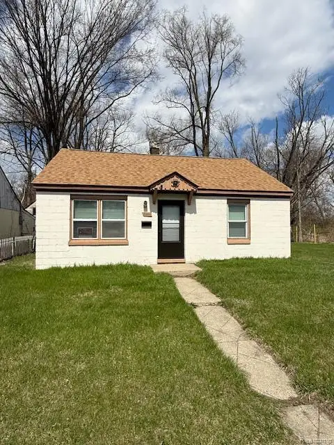 21554 W Davison Street, Detroit, MI 48223