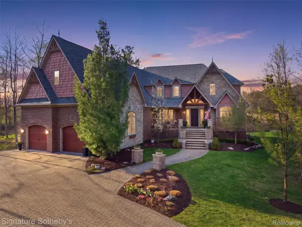 1595 Carriage Way, Rochester, MI 48307