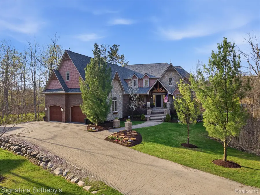 1595 Carriage Way, Rochester, MI 48307 - #3