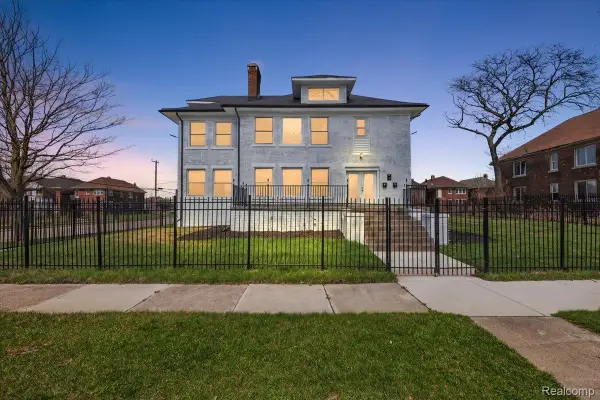 2080 Gladstone Street, Detroit, MI 48206