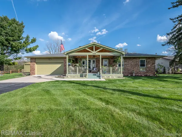 428 E Shore Drive, WhitmoreLake, MI 48189