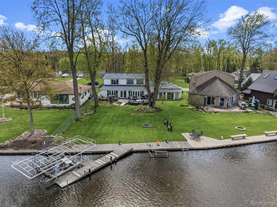 3142 Ponemah Drive, Fenton, MI 48430 - #2