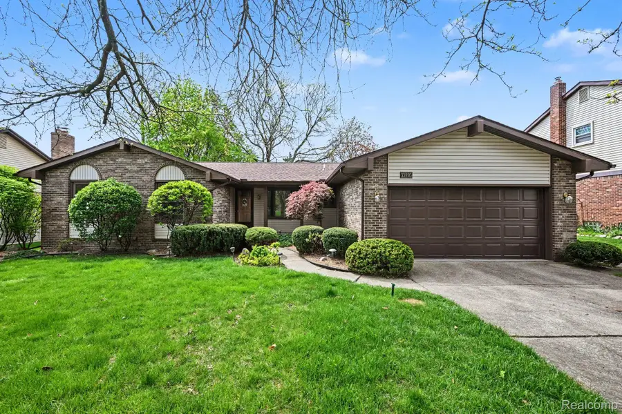 33593 Curtis Road Road S, Livonia, MI 48152 - #2