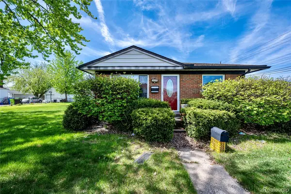 26155 Groveland Street, MadisonHeights, MI 48071