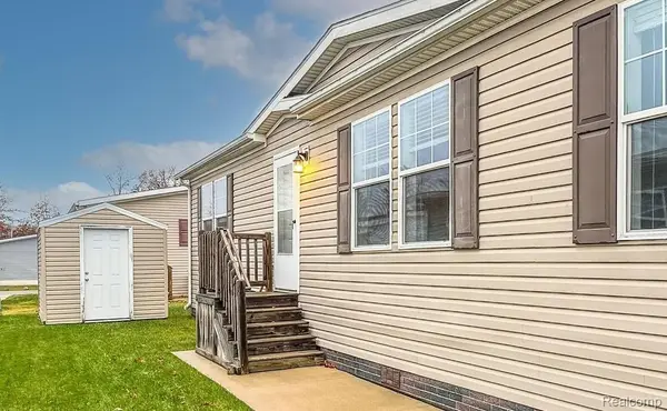 6267 Imperial Dr., Fenton, MI 48430