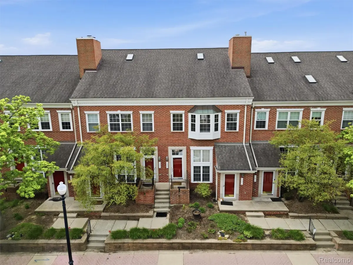 135 W Kenilworth Avenue, Royal Oak, MI 48067 - #1