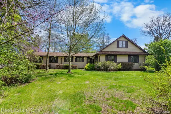 9050 Earhart Road, SouthLyon, MI 48178