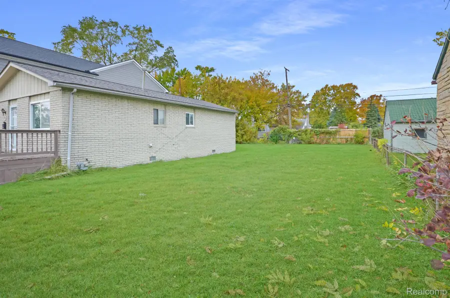 000 W Muir, Hazel Park, MI 48030 - #3