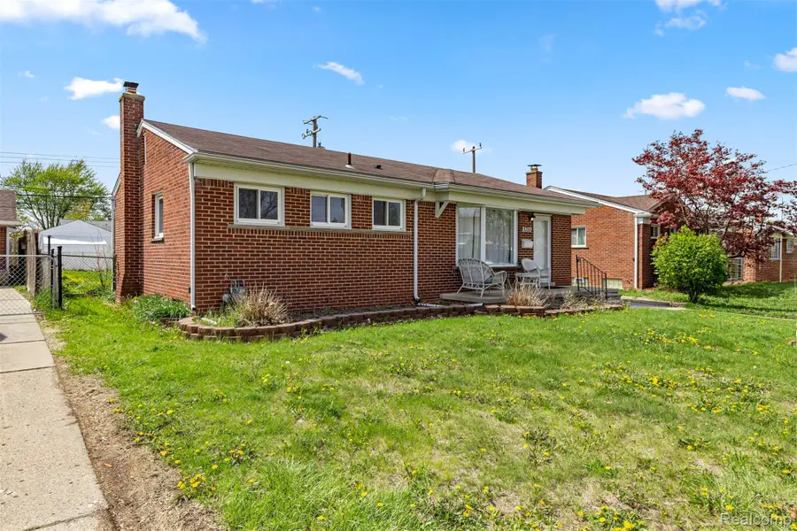 5755 Plainfield Street, Dearborn Heights, MI 48127 - #2