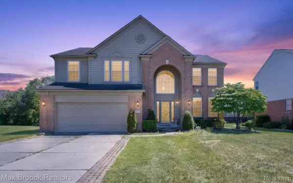 15034 Oak Knoll Court, SterlingHeights, MI 48312
