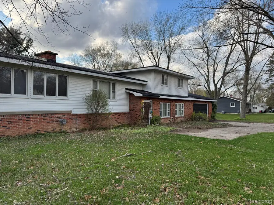 226 S Burkhart Road, Howell, MI 48843 - #2