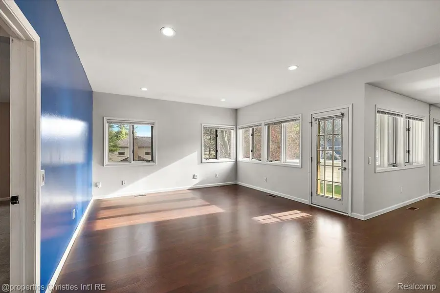 35052 Meadow Lane, Farmington Hills, MI 48335 - #3