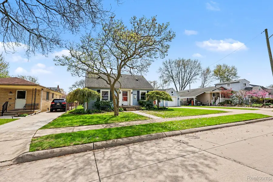 22460 Daniels Street, Saint Clair Shores, MI 48081 - #3