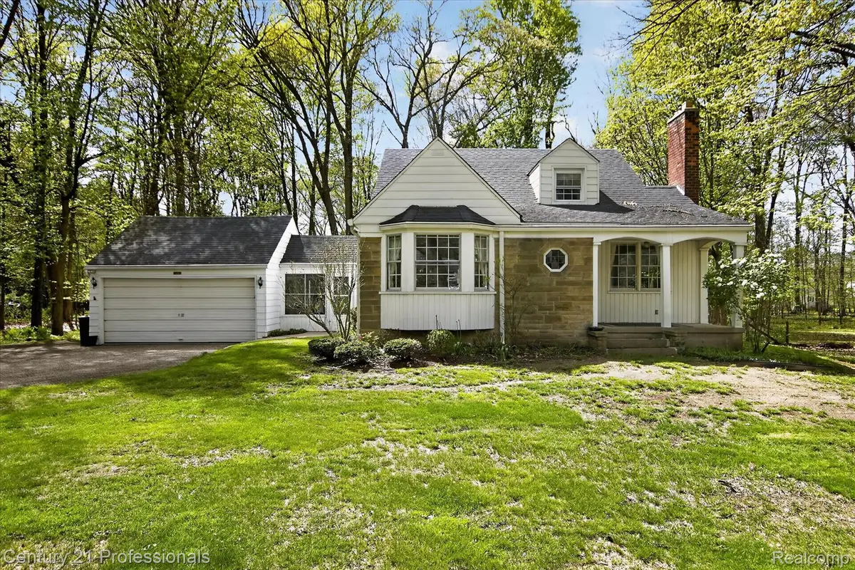 15985 Oak Drive, Livonia, MI 48154 - #1