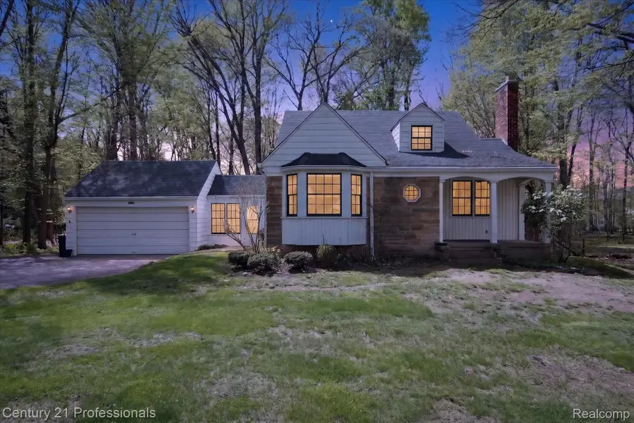 15985 Oak Drive, Livonia, MI 48154 - #2
