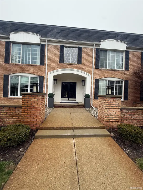 150 E Long Lake Road, BloomfieldHills, MI 48304