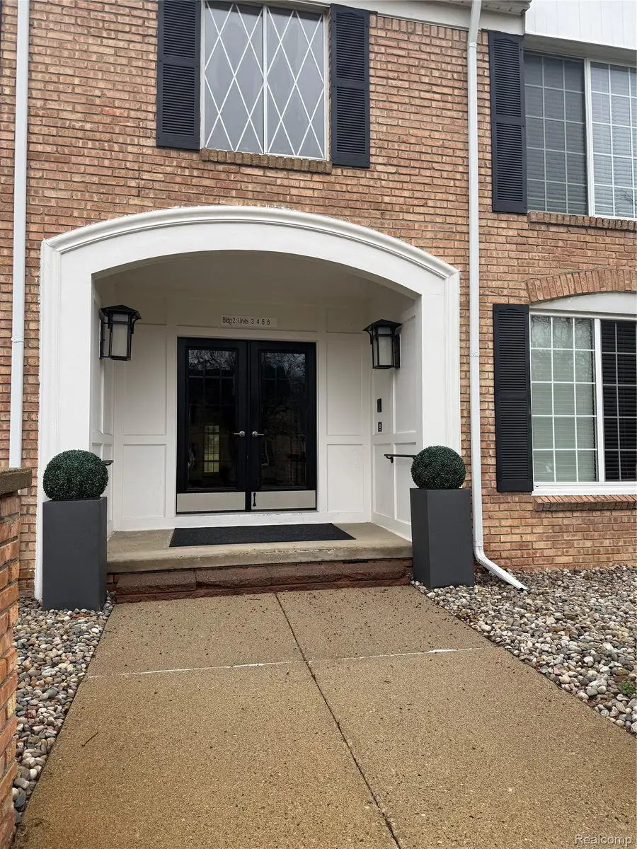150 E Long Lake Road, Bloomfield Hills, MI 48304 - #2