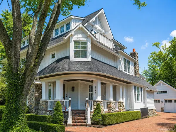 945 Henrietta Street, Birmingham, MI 48009