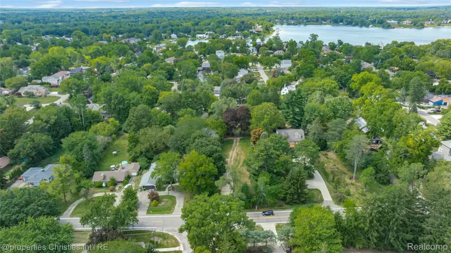 5620 Inkster Road, West Bloomfield, MI 48323 - #2
