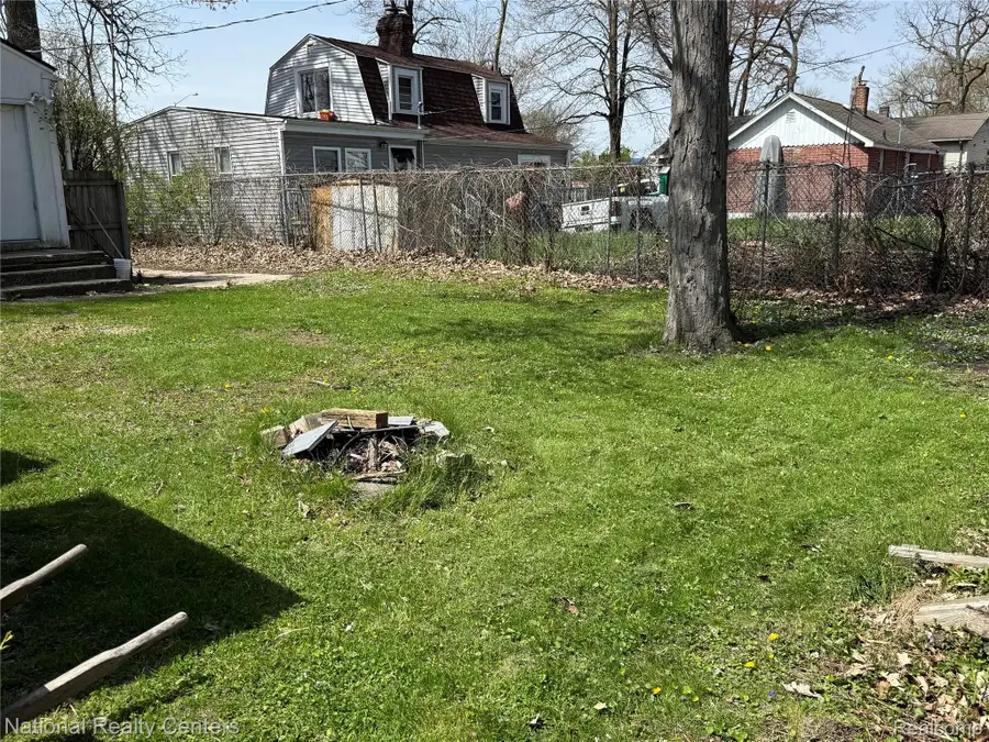 250 W Walton Boulevard, Pontiac, MI 48340 - #3
