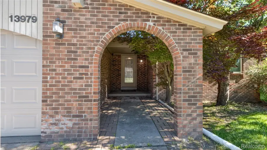 13979 Biscayne Drive, Sterling Heights, MI 48313 - #2