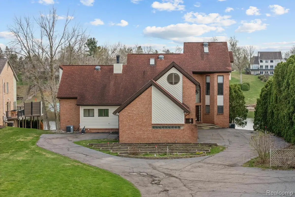 10785 Oxbow Lakeshore Drive, White Lake, MI 48386 - #1