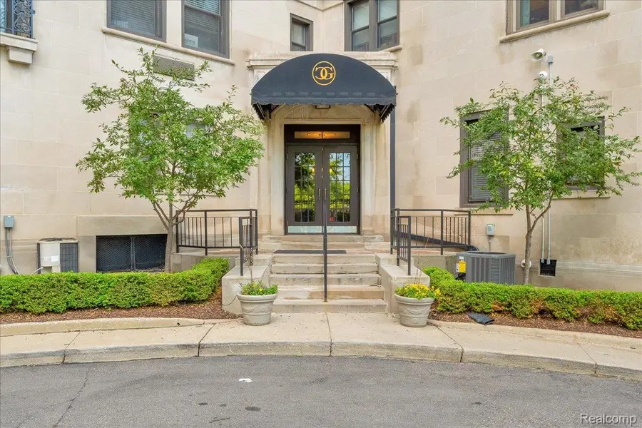 2900 E Jefferson Avenue #C5, Detroit, MI 48207 - #2
