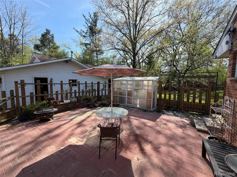 28147 Wildwood Trail, Farmington Hills, MI 48336 - #3