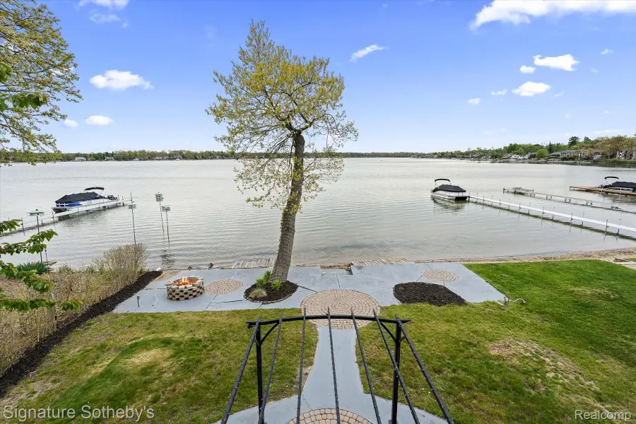 727 Mcdougal Drive, Waterford, MI 48327 - #2