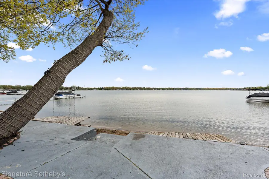 727 Mcdougal Drive, Waterford, MI 48327 - #3