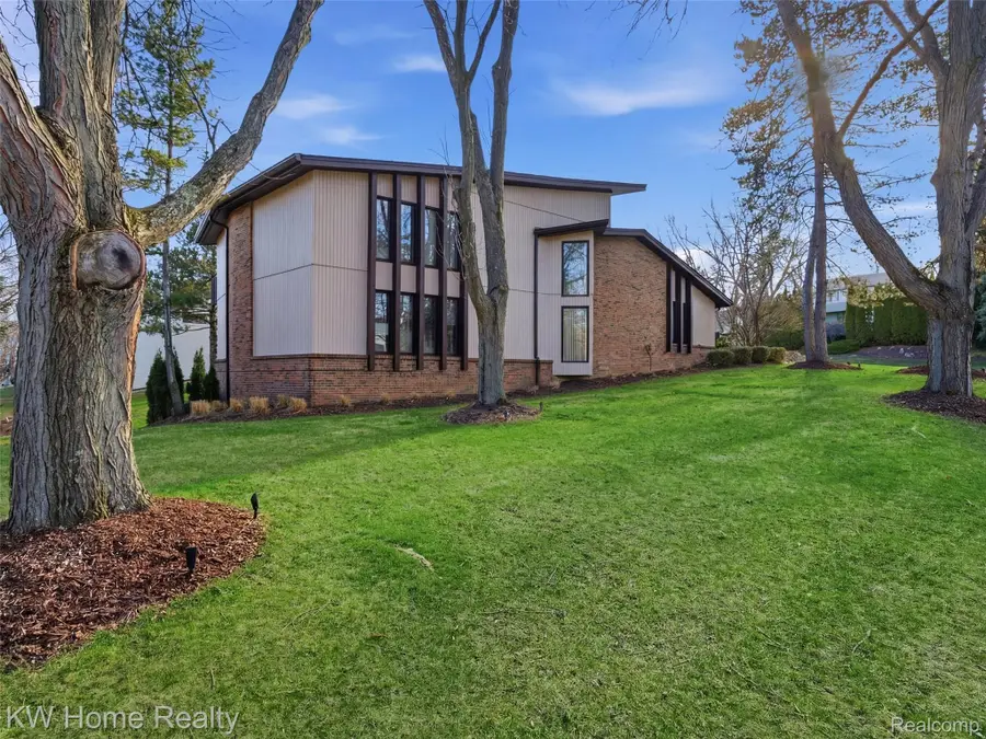 4749 Tara Court, West Bloomfield, MI 48323 - #2