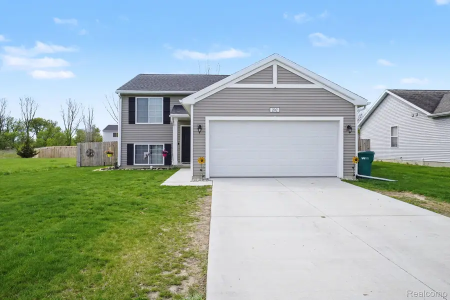 202 Creek Pointe Circle, Durand, MI 48429 - #2